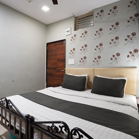 Hotel Sai Inn, Ahmedabad Airport Exteriör bild