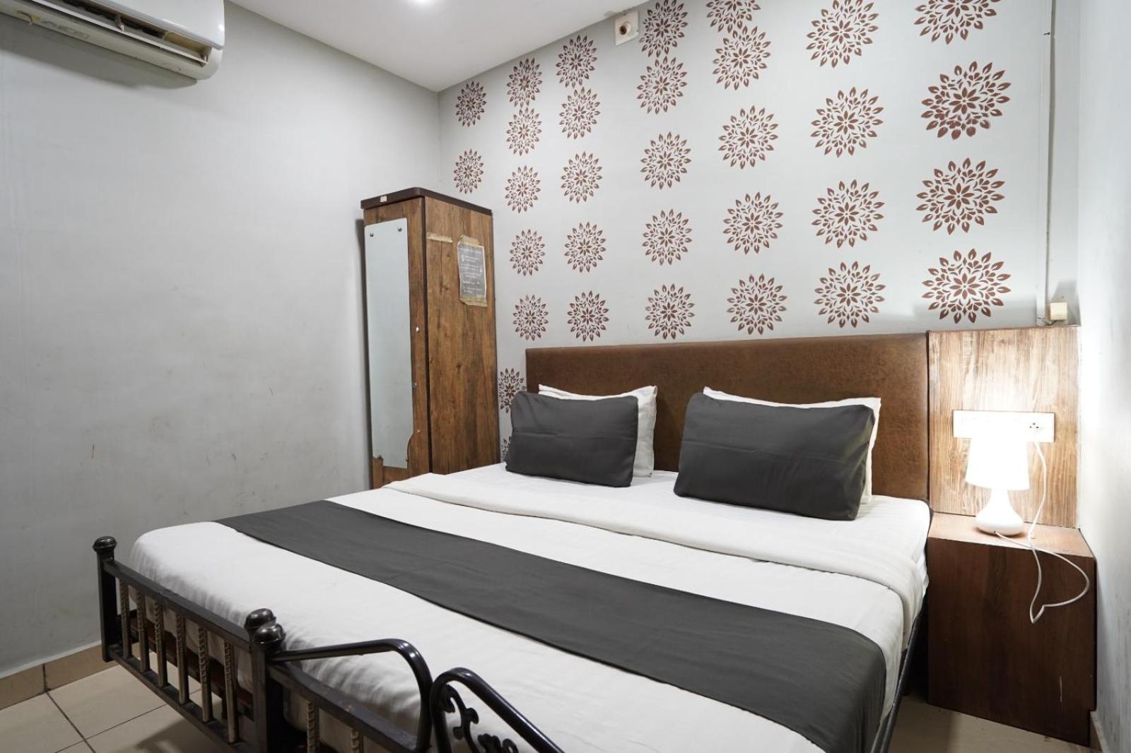 Hotel Sai Inn, Ahmedabad Airport Exteriör bild