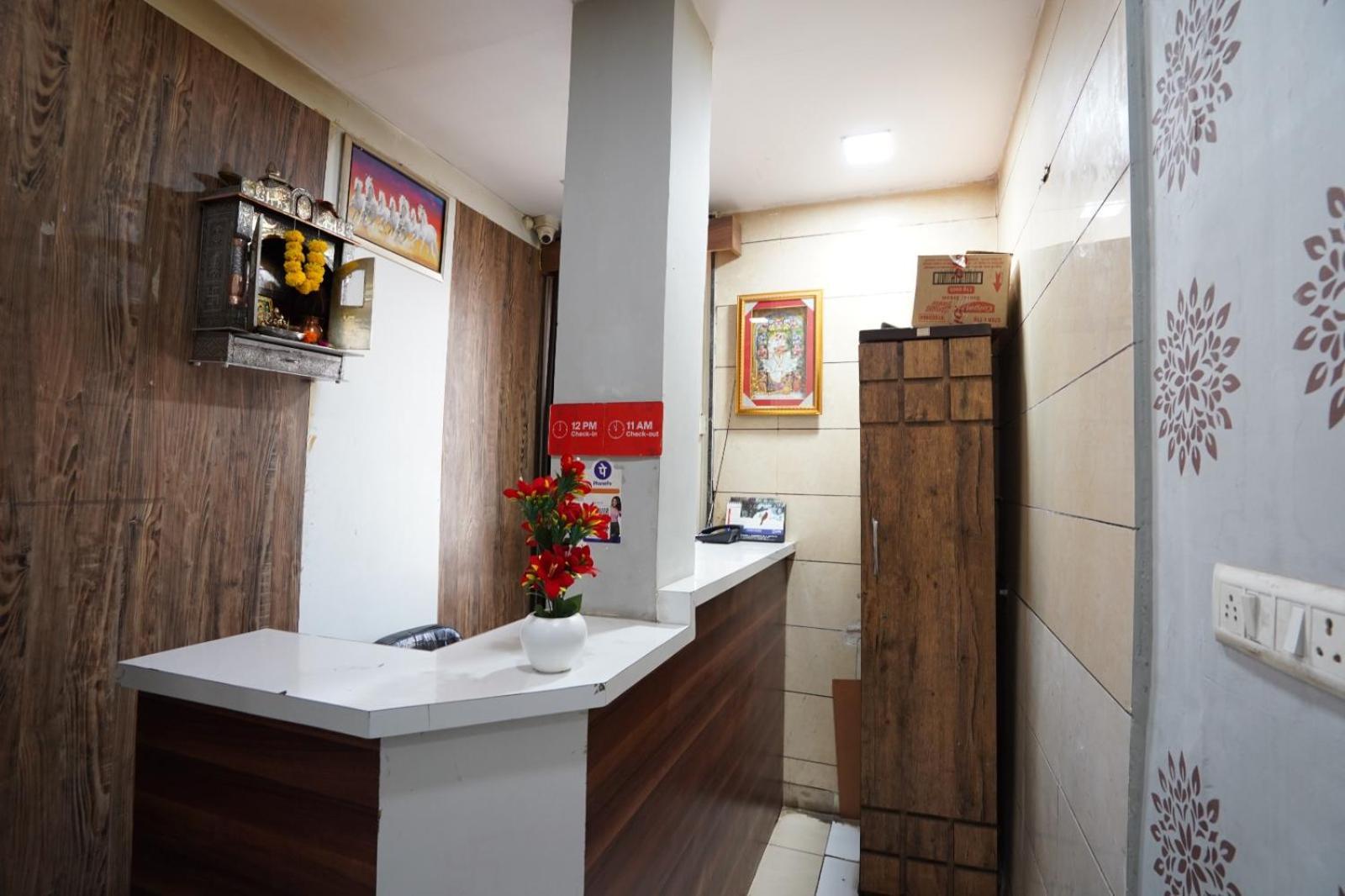 Hotel Sai Inn, Ahmedabad Airport Exteriör bild